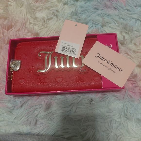 Juicy Couture Red Deluxe Wallet  with Heart Zipper Pull Brand New With Tags - Picture 6 of 8